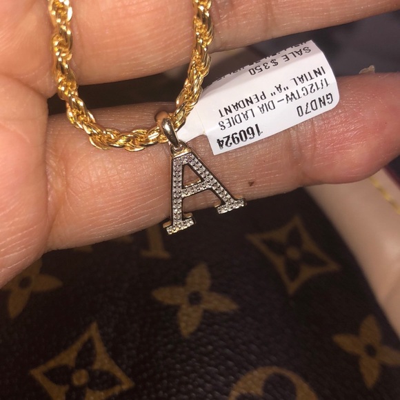 10k solid gold REAL DIAMOND Initial pendant SALE! - Picture 6 of 8